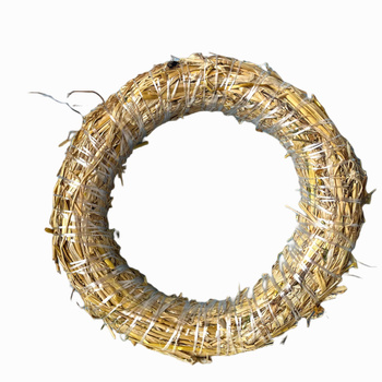 Straw garland, diameter 20cm.